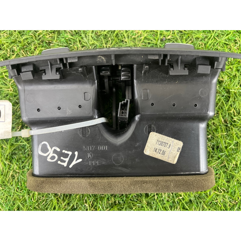 Дефлектор воздуховода (салон) BMW 3-series E90 2006 N46B20 64227130707