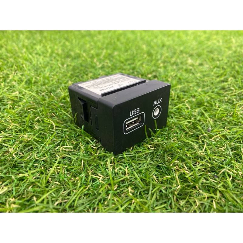 Гнездо USB/AUX (электрика) Hyundai Sonata LF 2015 2.4 96120c1000