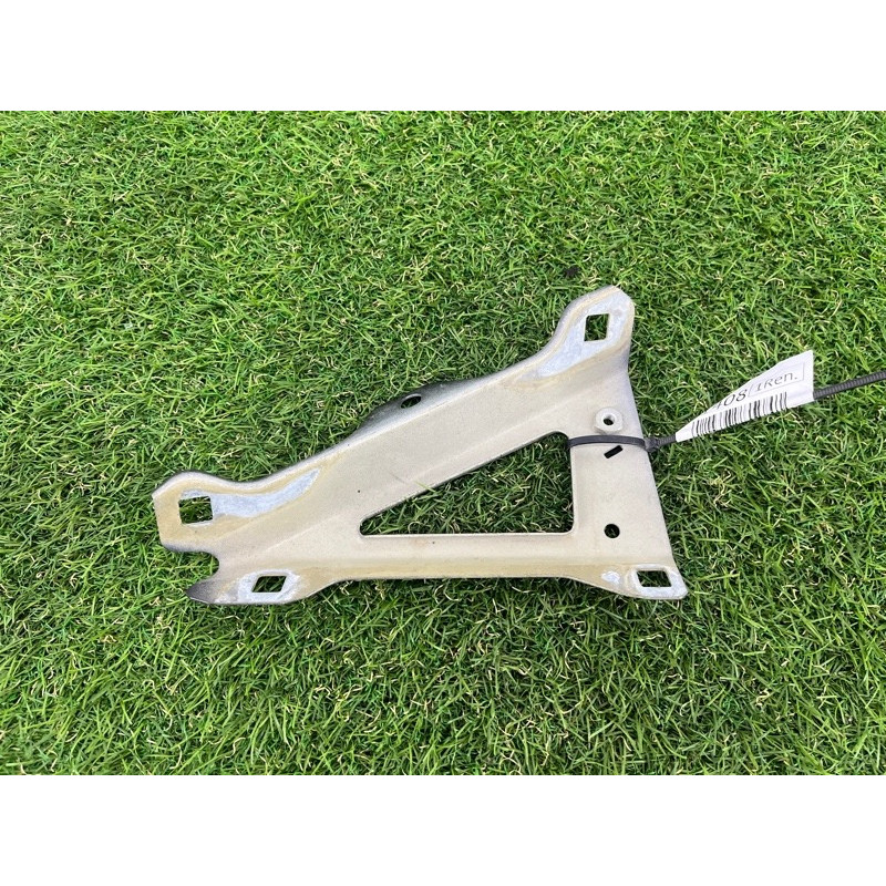 Крепление крыла (кузов и элементы) Jeep Renegade BU 2016 2.4 68246361AA