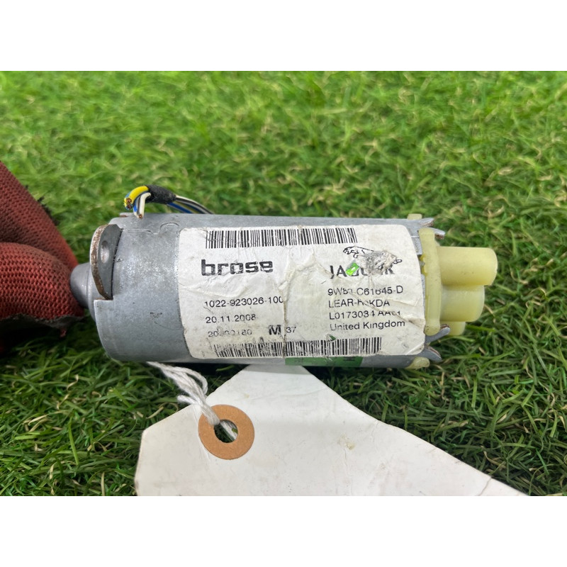 Моторчик регулировки сидения (электрика) Audi A8 D4 2012 0130002651