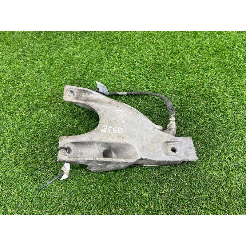 Кронштейн подушки двигателя (кронштейны двигателя) BMW 5-series E60 2005 N52B25 22116770940