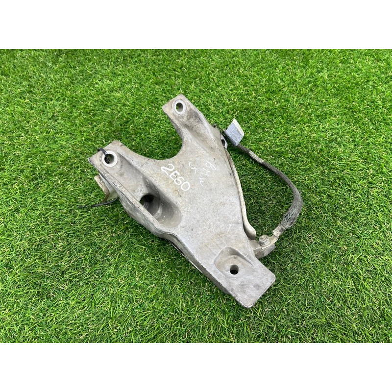 Кронштейн подушки двигателя (кронштейны двигателя) BMW 5-series E60 2005 N52B25 22116770940