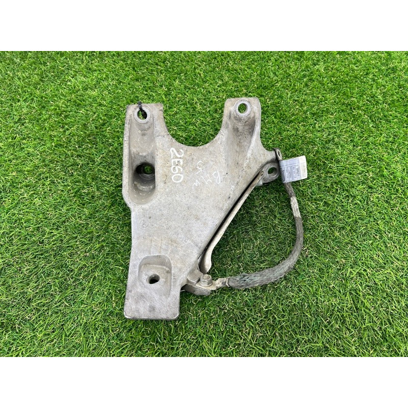 Кронштейн подушки двигателя (кронштейны двигателя) BMW 5-series E60 2005 N52B25 22116770940