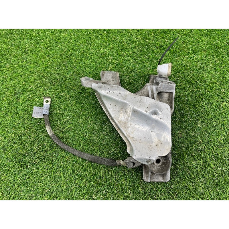 Кронштейн подушки двигателя (кронштейны двигателя) BMW 5-series E60 2005 N52B25 22116770940