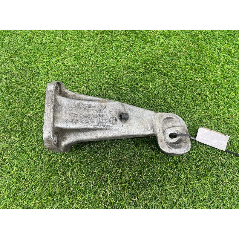 Кронштейн подушки двигателя (кронштейны двигателя) BMW X5 E53 M57d30 22111097002