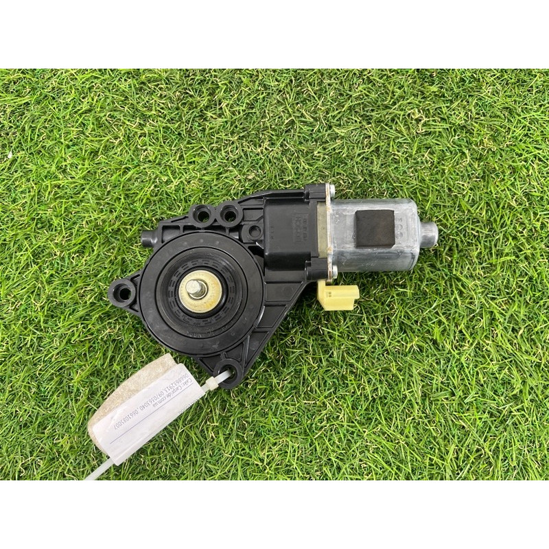 Мотор стеклоподъемника (электрика) KIA Sorento UM 2013 2.4 824601u000