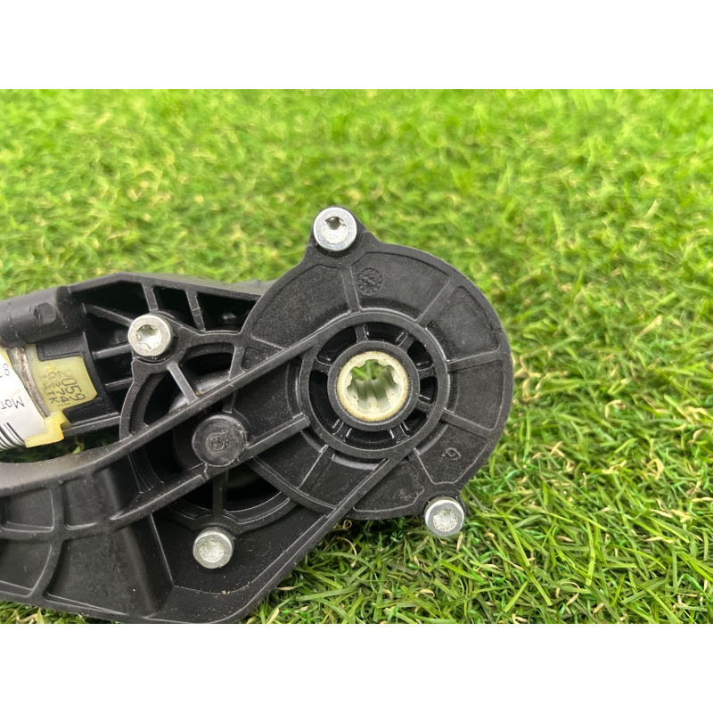 Моторчик регулировки сидения (электрика) Mercedes-Benz ML-class W166 826649994