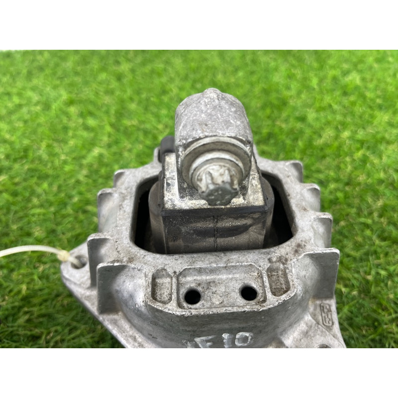 Подушка двигателя (двигатель и элементы) BMW 5-series F10 2013 N63B44 22116777374