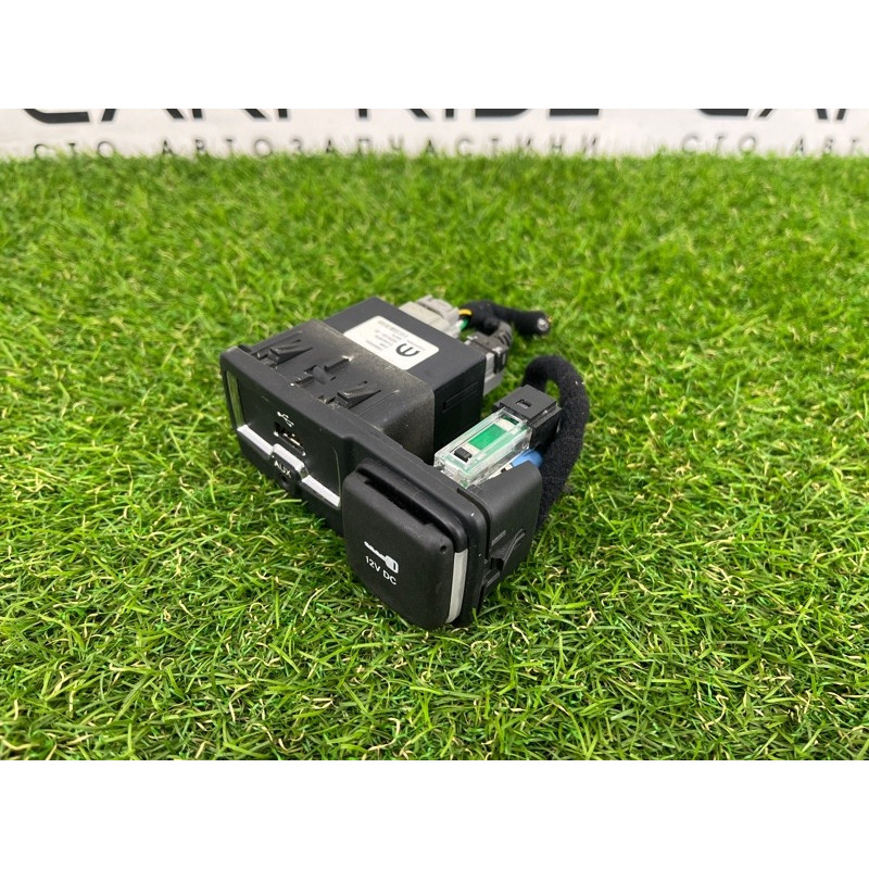 Гнездо USB/AUX (электрика) Jeep Renegade BU 2016 2.4 5UW00LXHAA