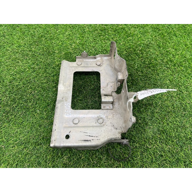 Кронштейн блока управления двигателем (кузов и элементы) Nissan Juke F15 2013 1.6 237141KA1A