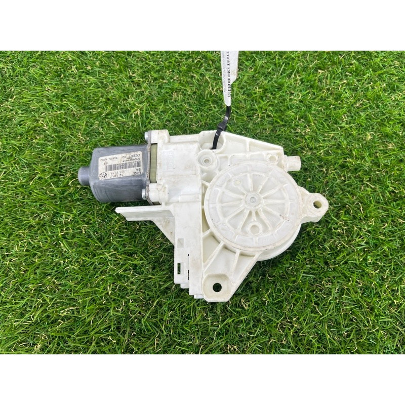 Мотор стеклоподъемника (электрика) Volkswagen Tiguan 5N 2.0 5n0959701f