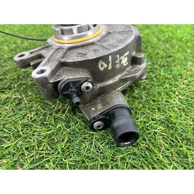 Вакуумный насос (тормозная система) BMW 5-series F10 2011 N63B44 11668605976