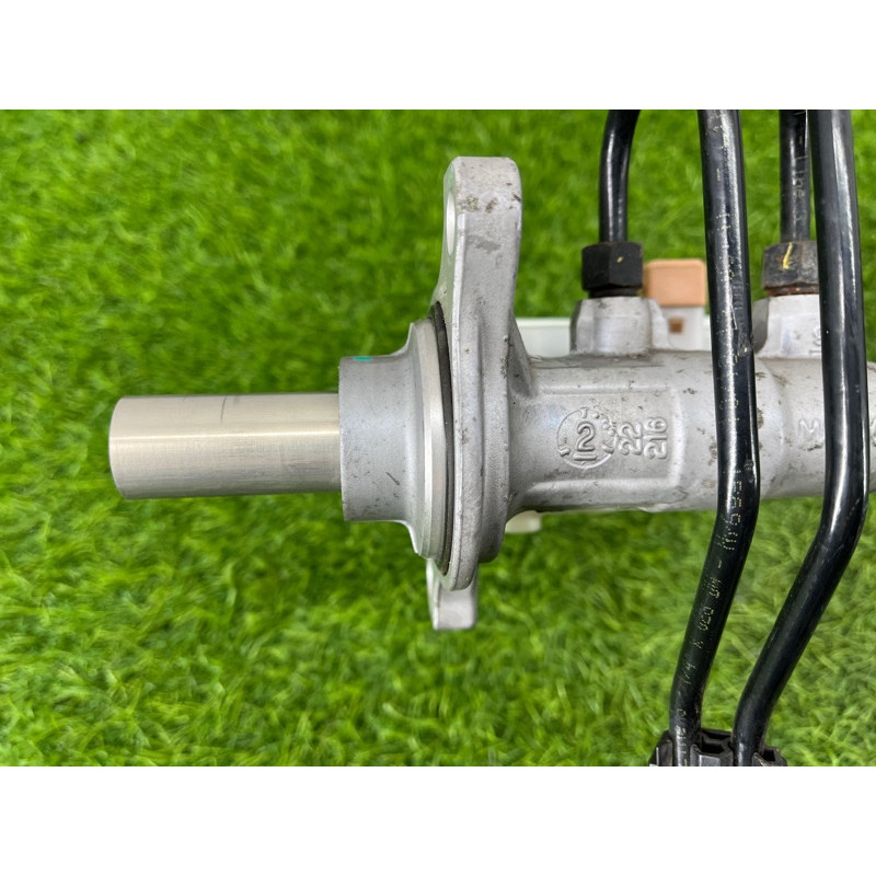 Главный тормозной цилиндр (тормозная система) KIA Sorento UM 2013 2.4 585101U801