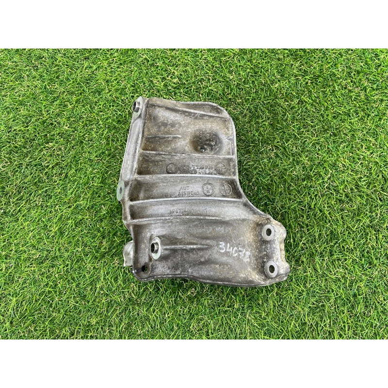 Кронштейн компресора кондиціонера (кронштейни двигуна) BMW 3-series E92 2010 3.0 N54 64557556836