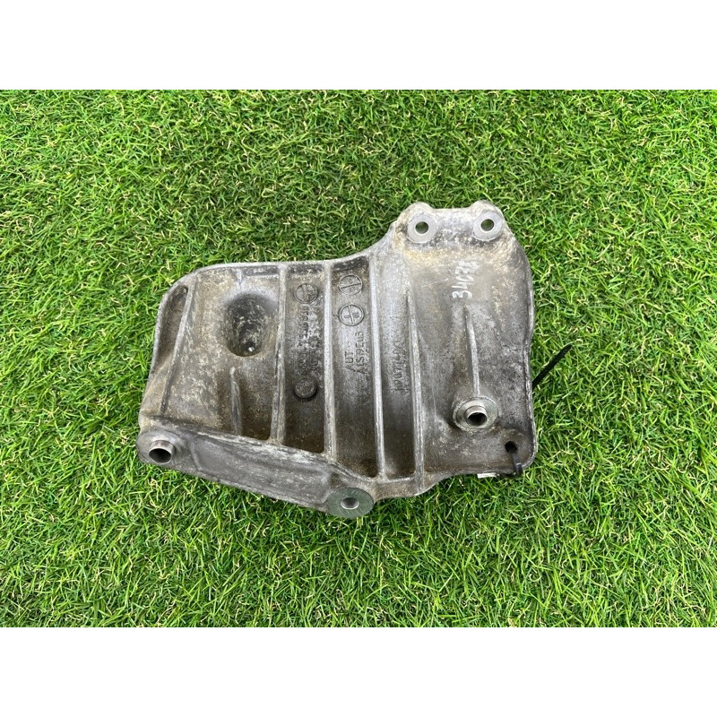 Кронштейн компресора кондиціонера (кронштейни двигуна) BMW 3-series E92 2010 3.0 N54 64557556836