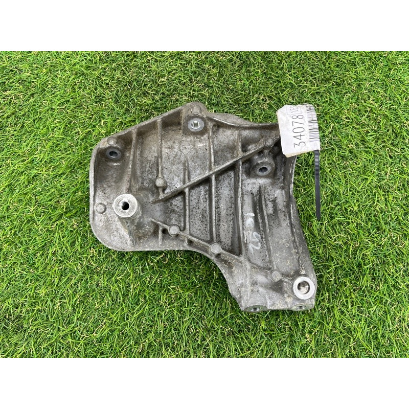 Кронштейн компресора кондиціонера (кронштейни двигуна) BMW 3-series E92 2010 3.0 N54 64557556836