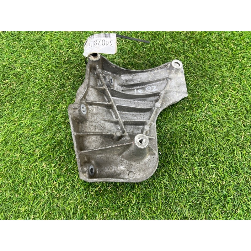 Кронштейн компресора кондиціонера (кронштейни двигуна) BMW 3-series E92 2010 3.0 N54 64557556836