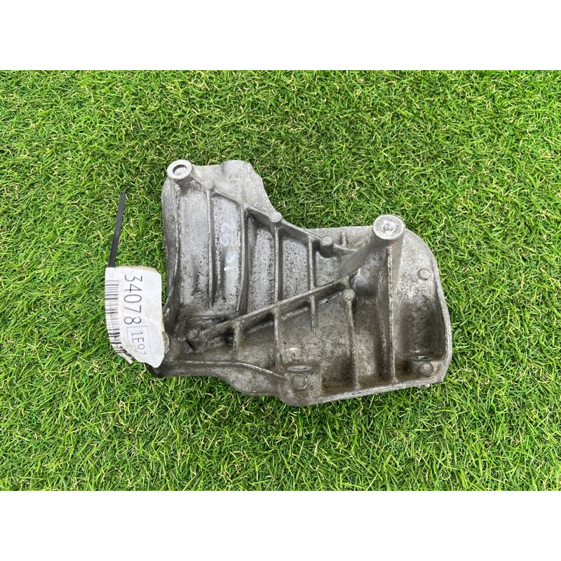 Кронштейн компресора кондиціонера (кронштейни двигуна) BMW 3-series E92 2010 3.0 N54 64557556836