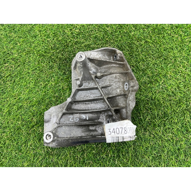 Кронштейн компресора кондиціонера (кронштейни двигуна) BMW 3-series E92 2010 3.0 N54 64557556836