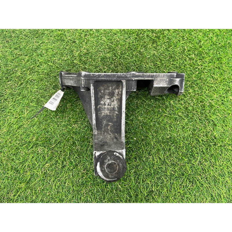 Кронштейн подушки двигателя (кронштейны двигателя) BMW 3-series E46 22116753225