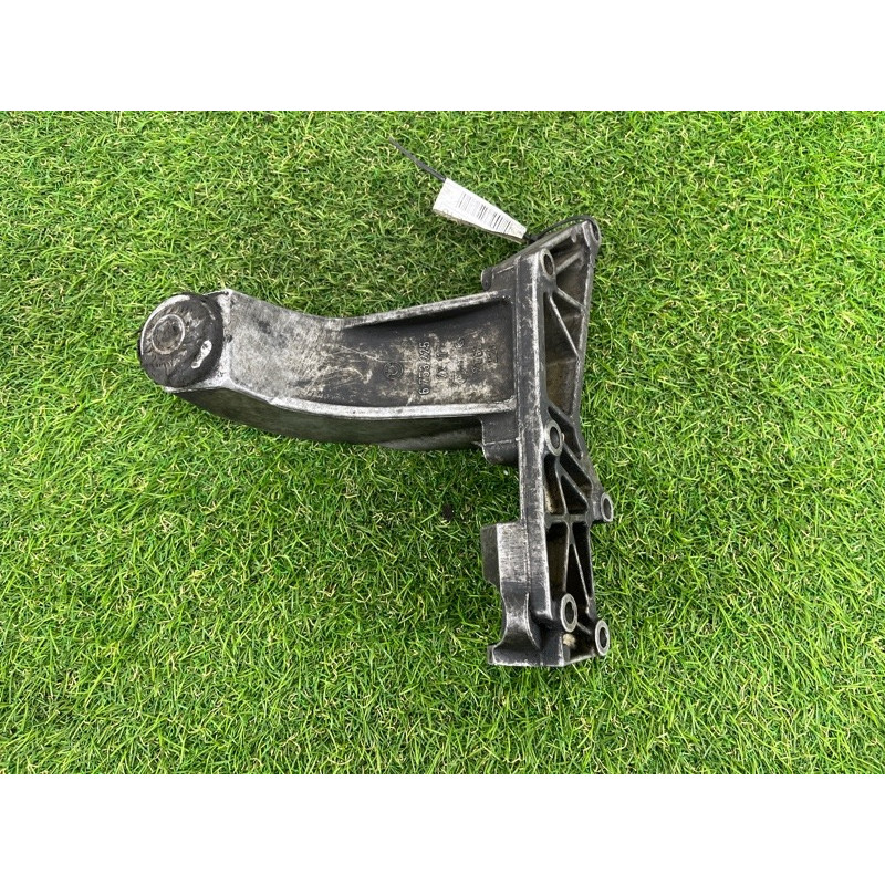 Кронштейн подушки двигателя (кронштейны двигателя) BMW 3-series E46 22116753225