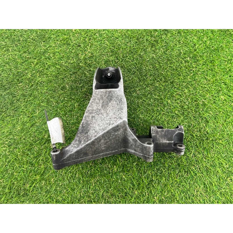 Кронштейн подушки двигателя (кронштейны двигателя) BMW 3-series E46 22116753225