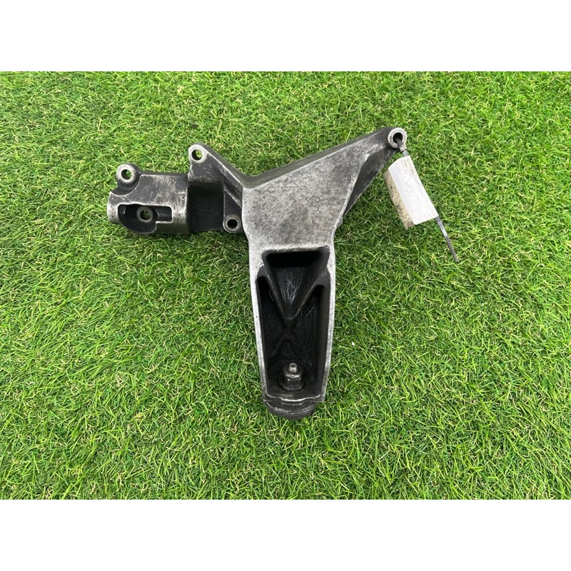 Кронштейн подушки двигателя (кронштейны двигателя) BMW 3-series E46 22116753225