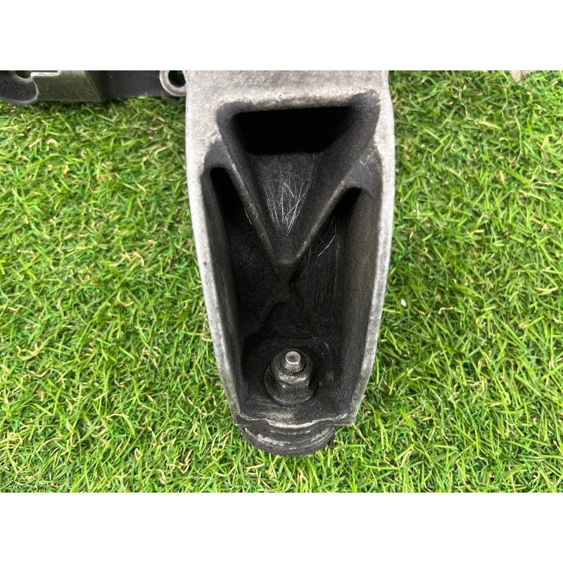 Кронштейн подушки двигателя (кронштейны двигателя) BMW 3-series E46 22116753225
