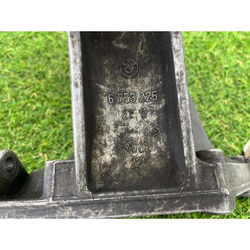 Кронштейн подушки двигателя (кронштейны двигателя) BMW 3-series E46 22116753225