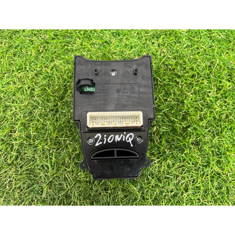 Блок кнопок (электрика / кнопки) Hyundai Ioniq AE 2019 Electro 93300G7070TKB