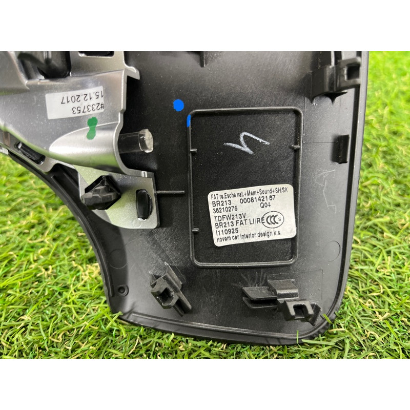 Декоративна накладка карти дверей (салон) Mercedes-Benz E-class W213 A2137202602