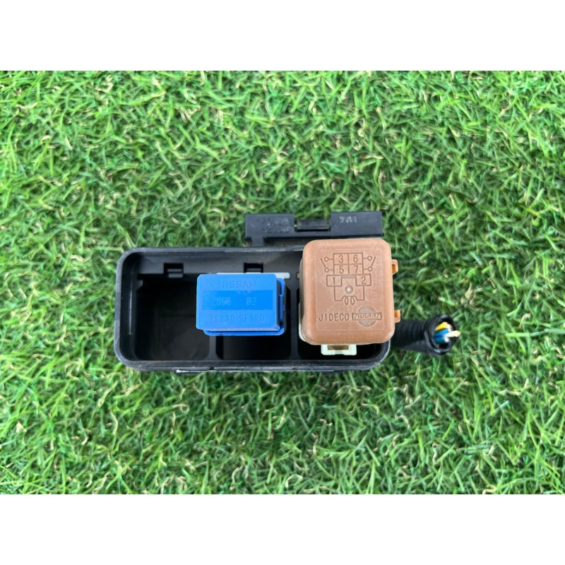 Блок реле (электрика) Nissan Juke F15 2013 1.6 ks2438265f11