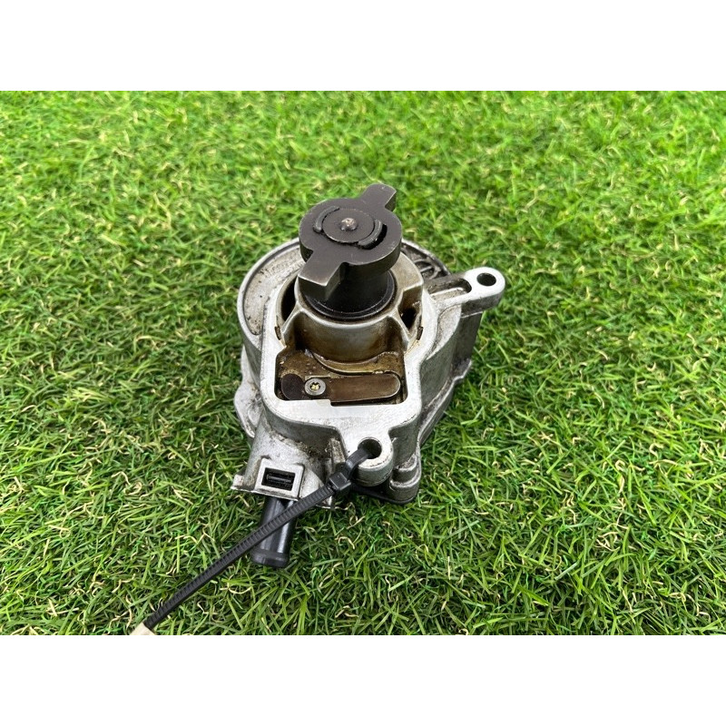 Вакуумный насос (тормозная система) Volkswagen Passat B7 2013 2.5 07k145100c