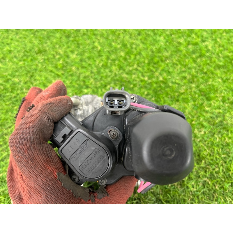 Дросельна заслонка (електрика двигуна) Toyota Prius NHW20 1.5 22030-21020