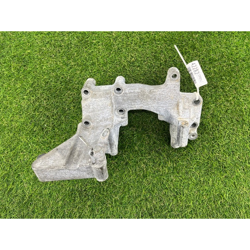 Кронштейн генератора (кронштейны двигателя) Mitsubishi Outlander GF 2017 2.4 1801A100