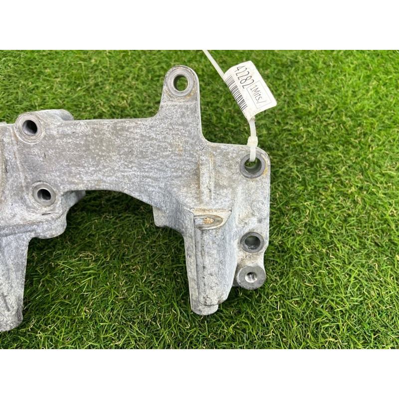 Кронштейн генератора (кронштейны двигателя) Mitsubishi Outlander GF 2017 2.4 1801A100