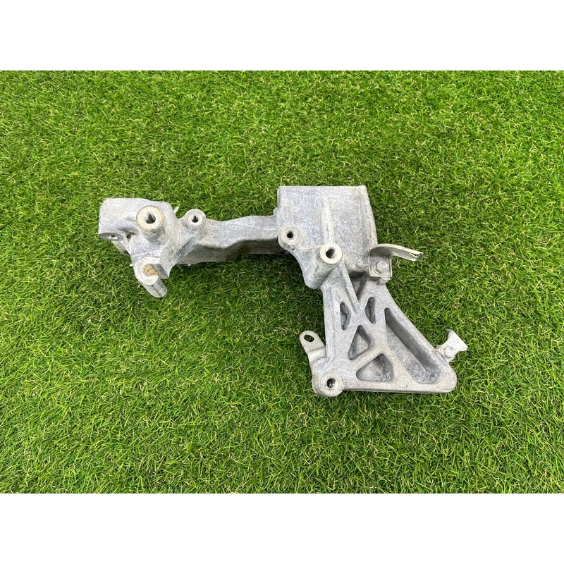 Кронштейн генератора (кронштейны двигателя) Mitsubishi Outlander GF 2017 2.4 1801A100