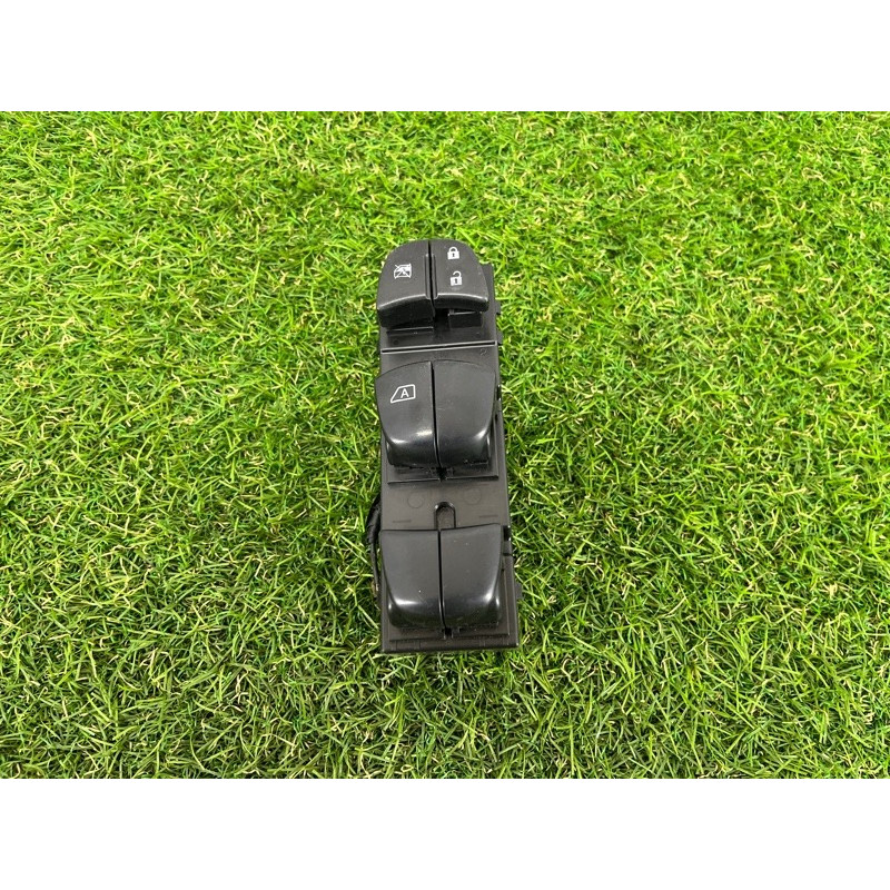Блок кнопок стеклоподъемников (электрика / кнопки) Nissan Juke F15 2013 1.6 254011ka0b