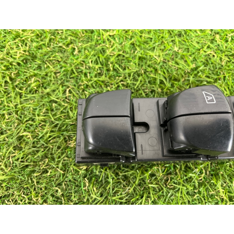 Блок кнопок стеклоподъемников (электрика / кнопки) Nissan Juke F15 2013 1.6 254011ka0b