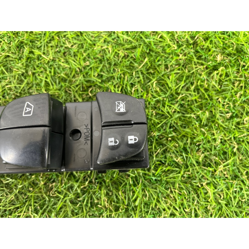 Блок кнопок стеклоподъемников (электрика / кнопки) Nissan Juke F15 2013 1.6 254011ka0b