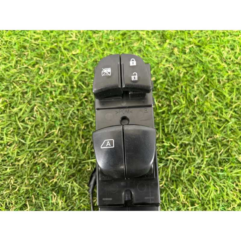 Блок кнопок стеклоподъемников (электрика / кнопки) Nissan Juke F15 2013 1.6 254011ka0b