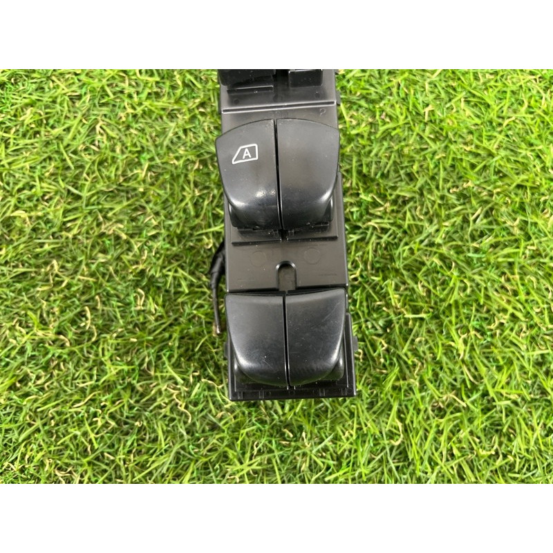Блок кнопок стеклоподъемников (электрика / кнопки) Nissan Juke F15 2013 1.6 254011ka0b