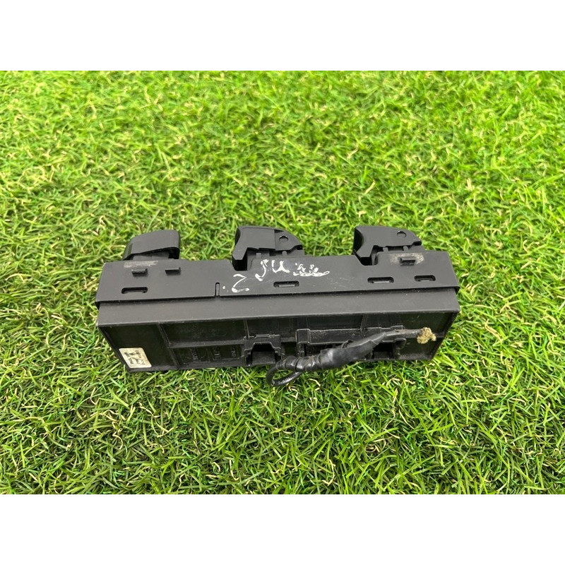 Блок кнопок стеклоподъемников (электрика / кнопки) Nissan Juke F15 2013 1.6 254011ka0b