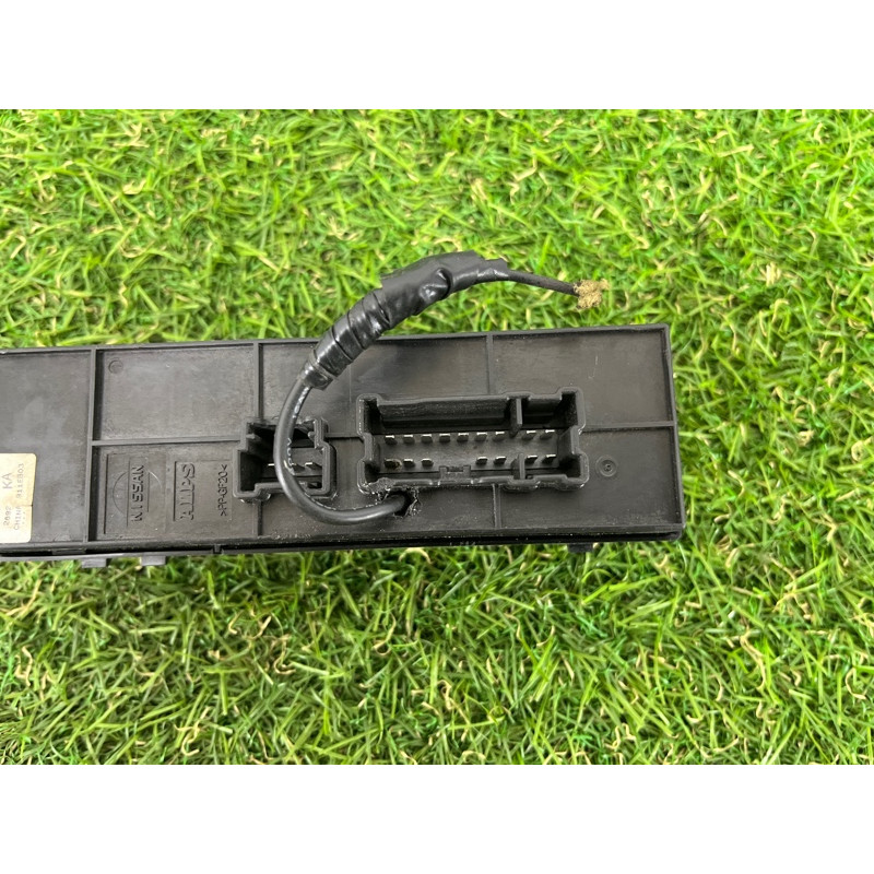 Блок кнопок стеклоподъемников (электрика / кнопки) Nissan Juke F15 2013 1.6 254011ka0b