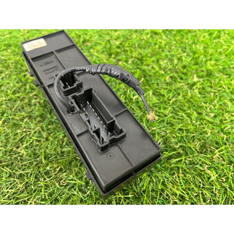 Блок кнопок стеклоподъемников (электрика / кнопки) Nissan Juke F15 2013 1.6 254011ka0b