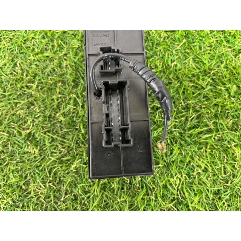 Блок кнопок стеклоподъемников (электрика / кнопки) Nissan Juke F15 2013 1.6 254011ka0b