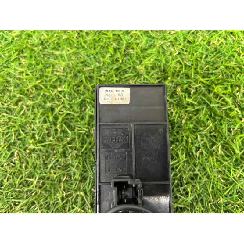 Блок кнопок стеклоподъемников (электрика / кнопки) Nissan Juke F15 2013 1.6 254011ka0b