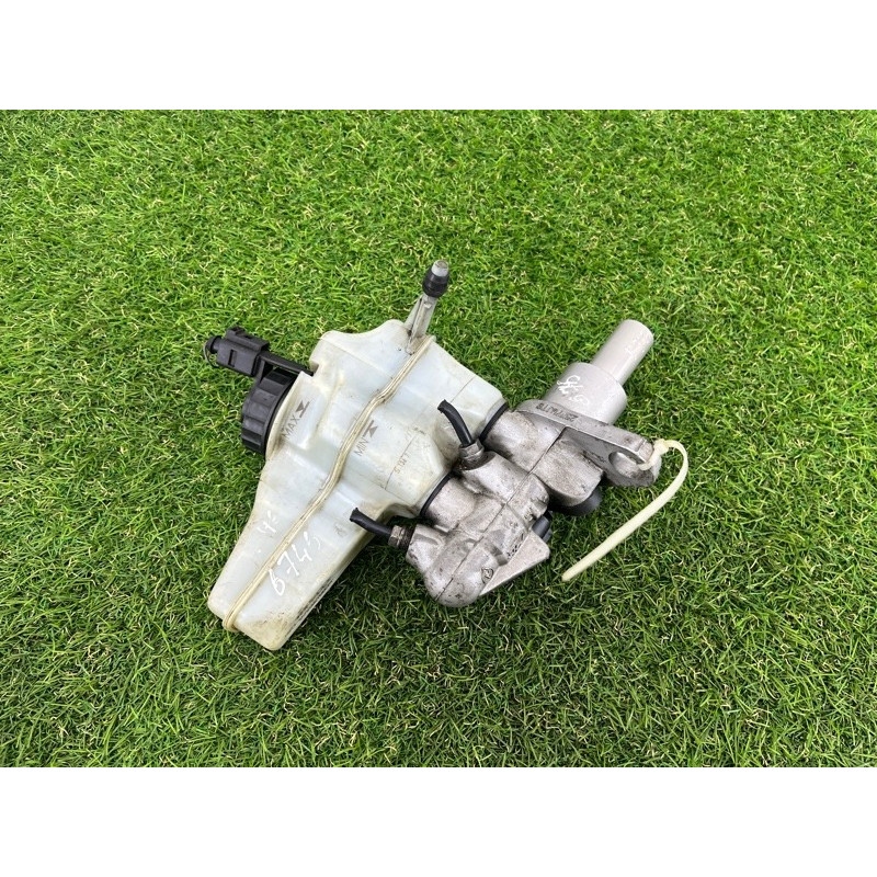 Главный тормозной цилиндр (тормозная система) Volkswagen Passat B6 2008 2.0 BKP 2577wjt8