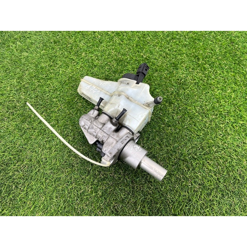 Главный тормозной цилиндр (тормозная система) Volkswagen Passat B6 2008 2.0 BKP 2577wjt8