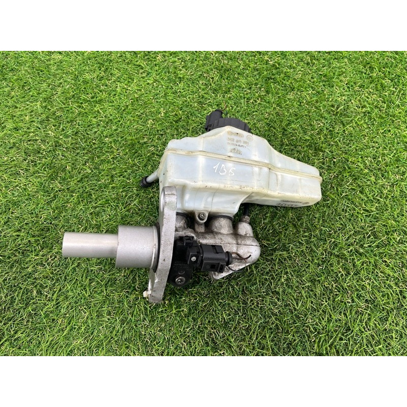 Главный тормозной цилиндр (тормозная система) Volkswagen Passat B6 2008 2.0 BKP 2577wjt8